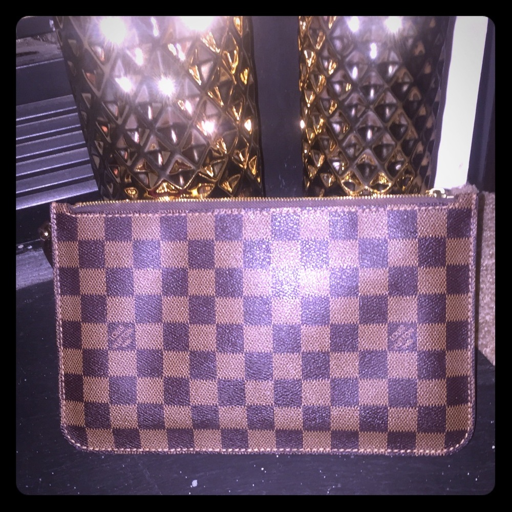 Louis Vuitton Neverfull Pouch